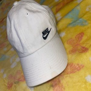 white nike hat